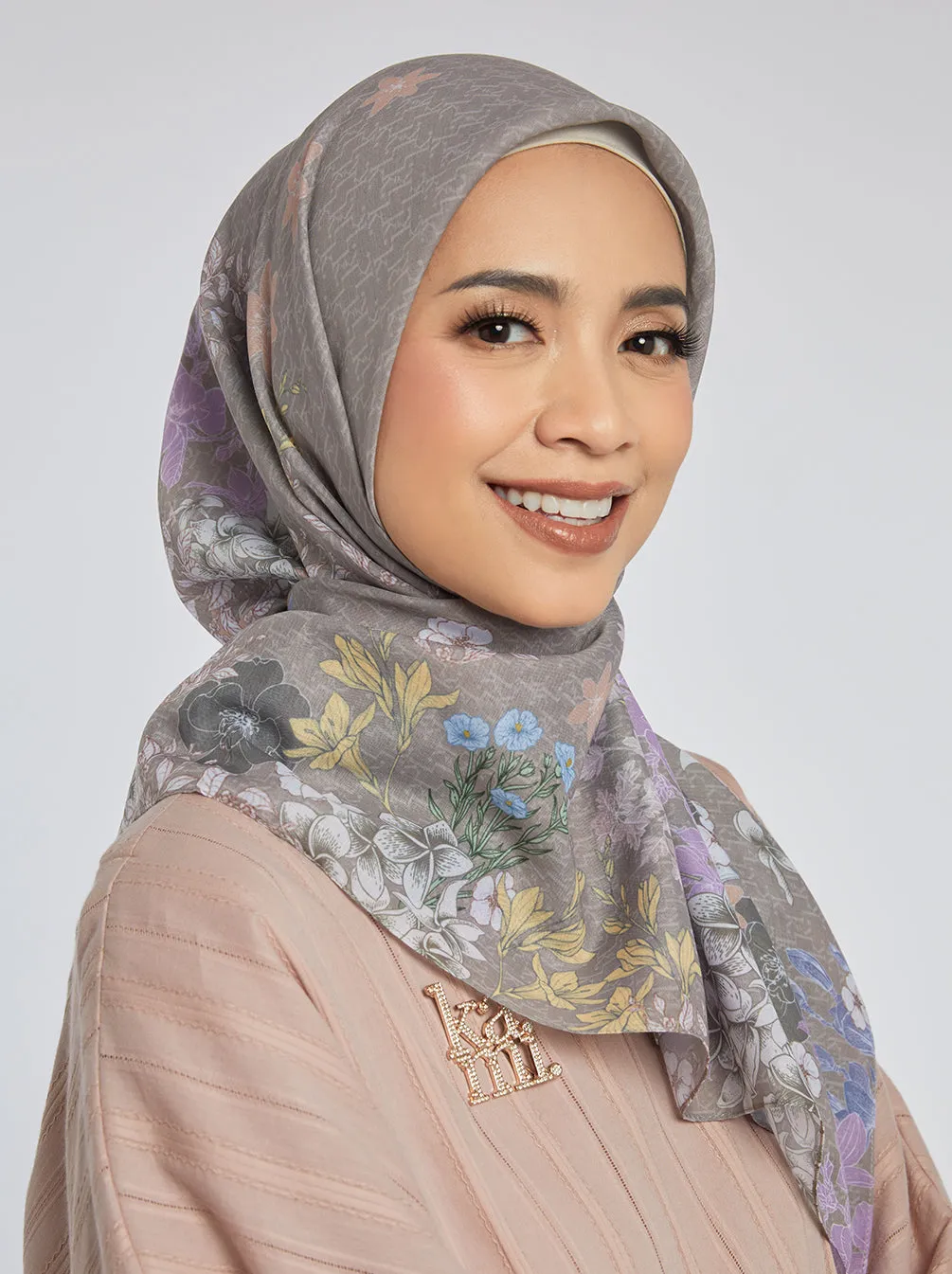 SONALI SIGNATURE SCARF TAUPE